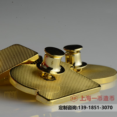 定制金属徽章怎么佩戴